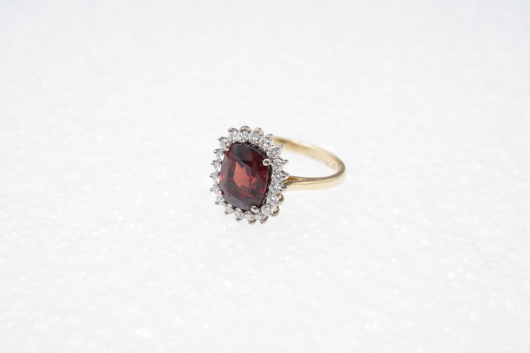 An attractive spinel and diamond cluster ring
